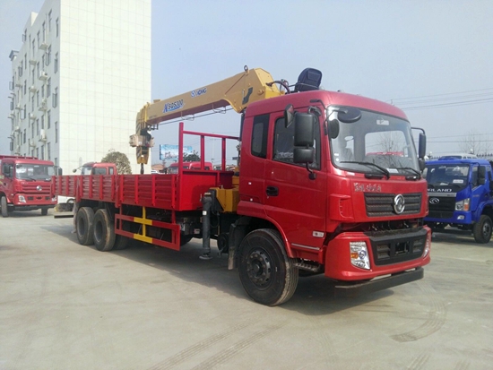東風(fēng)新款后雙橋隨車(chē)