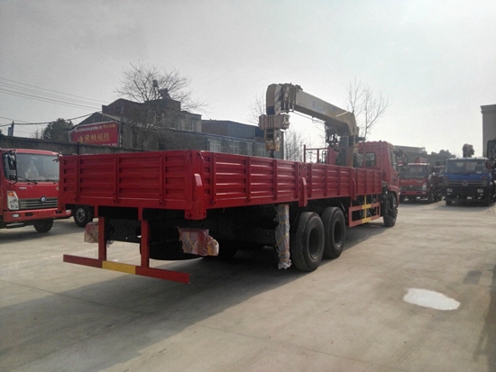 東風(fēng)新款后雙橋隨車(chē)